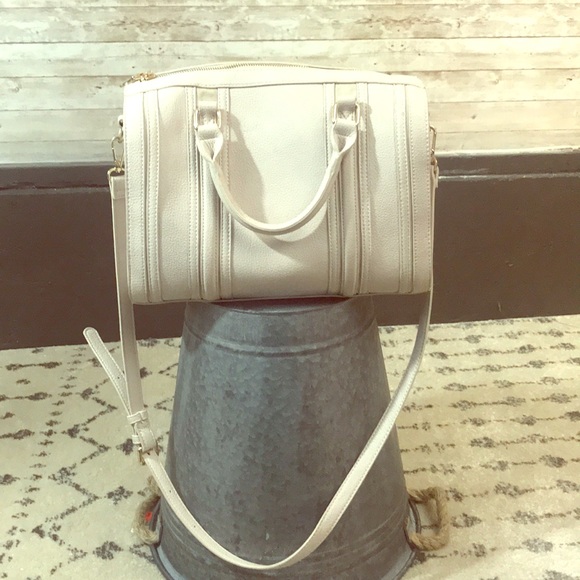 Urban Expressions Handbags - Classic bowler bag with crossbody strap